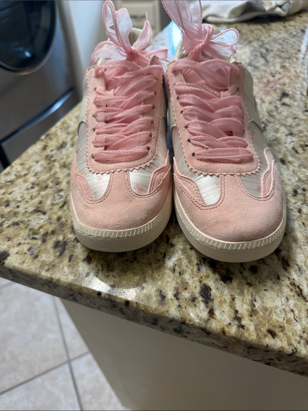Byrdie Golf by Dolce Vita Women's Low-Top Fashion Sneakers in Pink and Cream - Picture 2 of 4